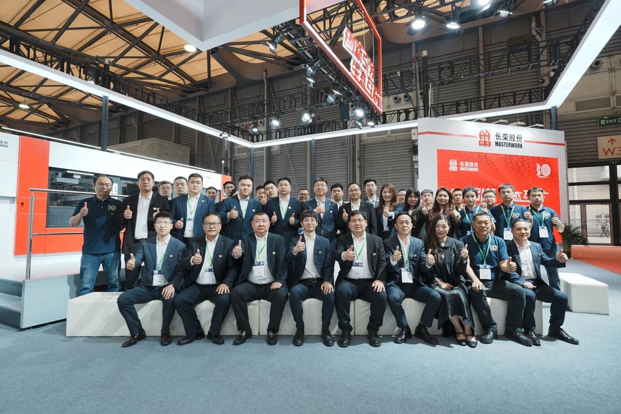 78m威九国际闪灼 WEPACK，，，，，，大幅面模切机成为全球 “焦点”